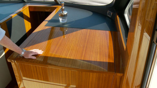 Maritimo M58 bar closed