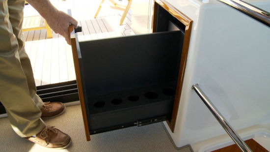 Maritimo M58 bottle and stemware storage