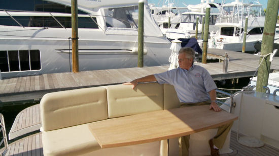 Maritimo M58 cockpit