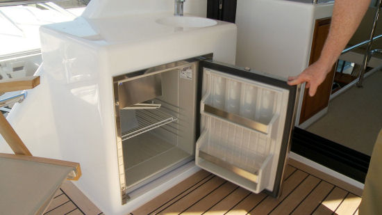 Maritimo M58 sink and icemaker