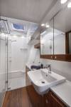 11-Maritimo_M64_MasterEnsuite.jpg